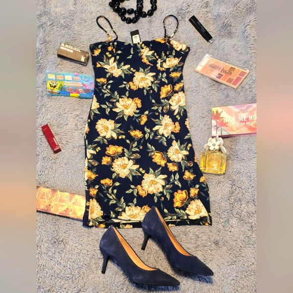 Beautiful floral dress make you look Gorgeous ❤️ Size M Medium New with tag. - Picture 4 of 6